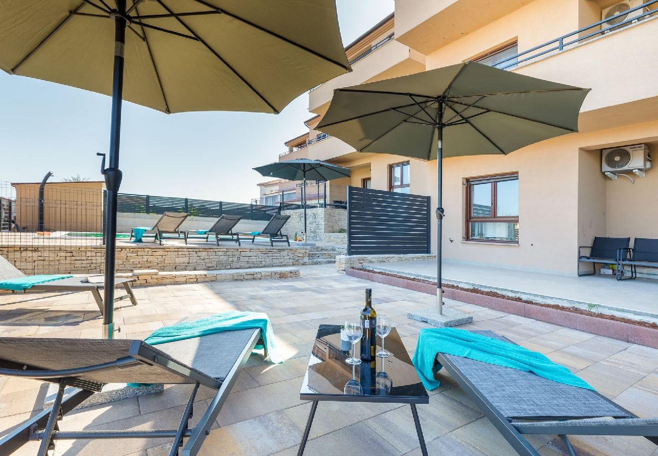 Ferienwohnung in Ližnjan - Apartment Bluemare 2 - Gemeinschaftspool, Terrasse