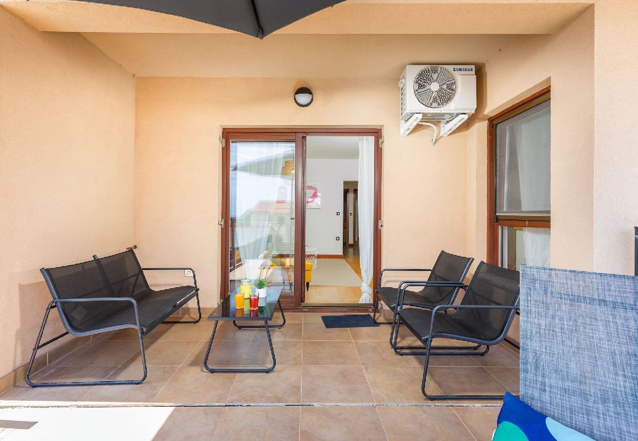 Ferienwohnung in Ližnjan - Apartment Bluemare 2 - Gemeinschaftspool, Terrasse