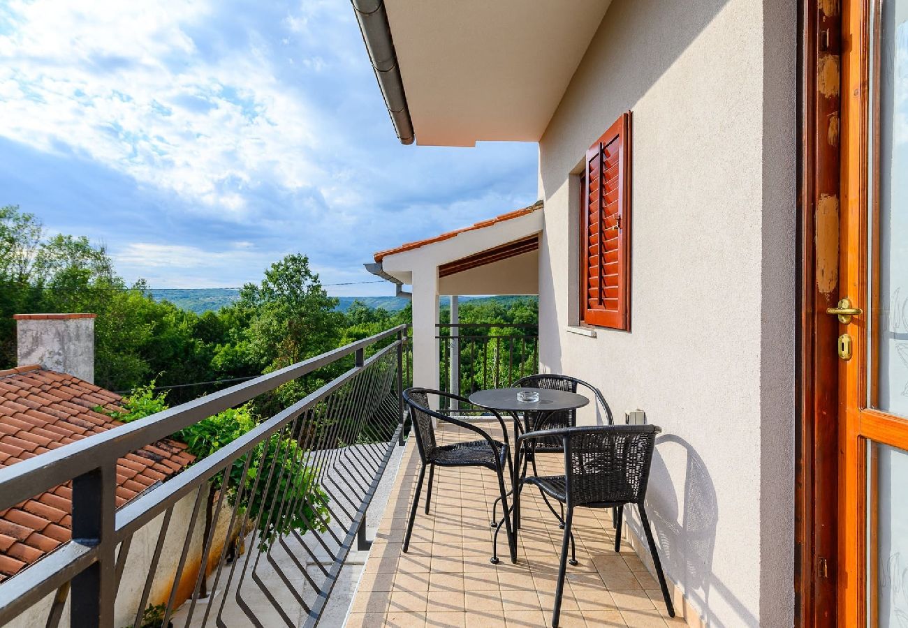 Ferienwohnung in Markoci - Ihr Urlaub in der Natur mit privatem Pool - Lara