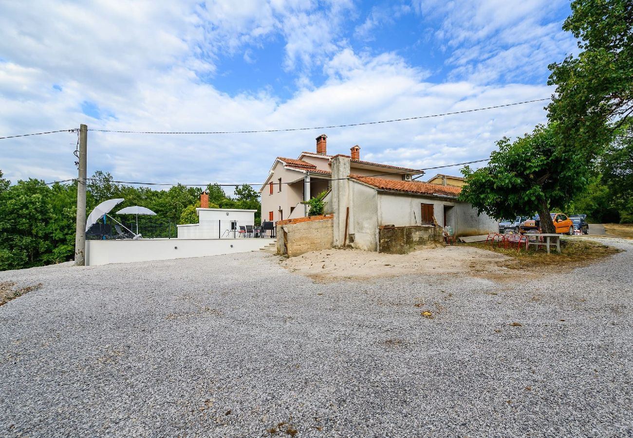 Ferienwohnung in Markoci - Ihr Urlaub in der Natur mit privatem Pool - Lara