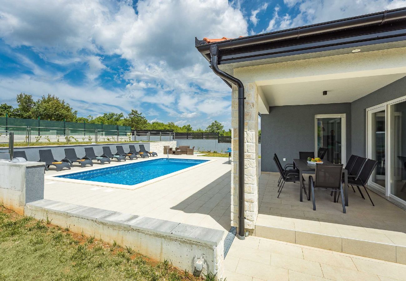 Ferienhaus in Salakovci - Holiday Home Greta mit Privatem Pool