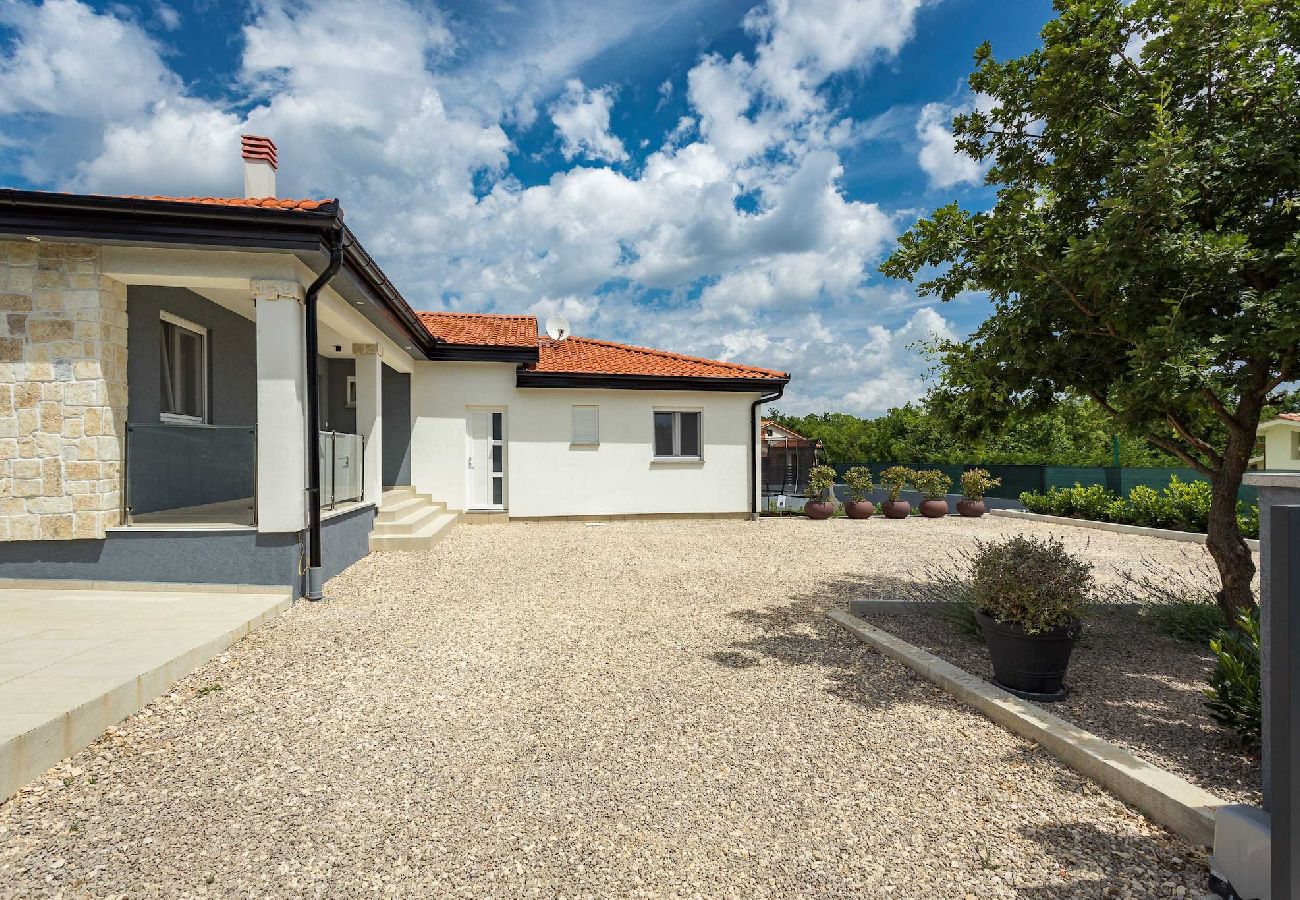 Ferienhaus in Salakovci - Holiday Home Greta mit Privatem Pool