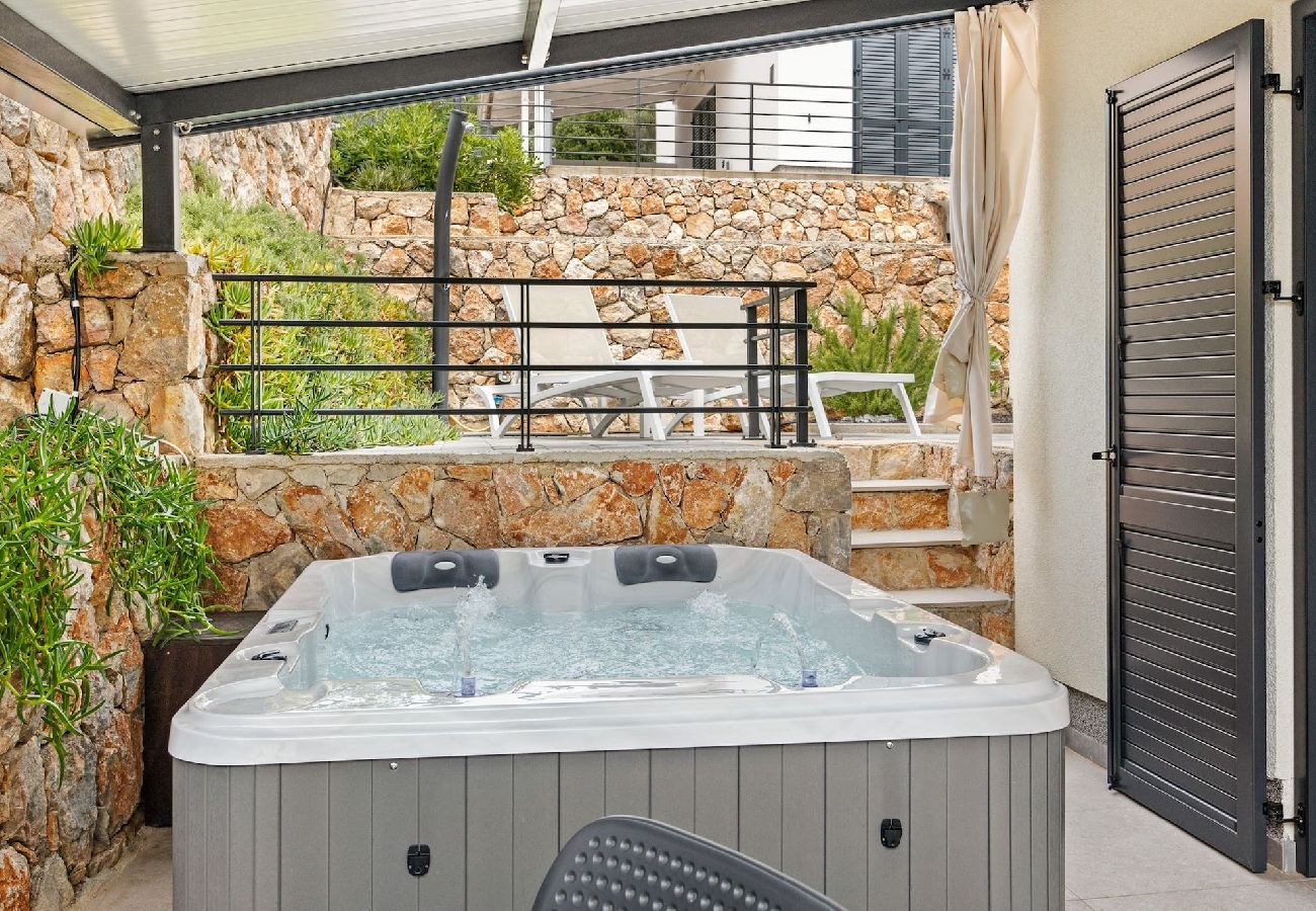 Ferienwohnung in Cres - Paarurlaub mit Whirlpool – Crepsa Paradise