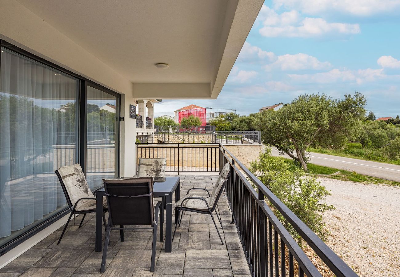 Ferienwohnung in Banjol - Wunderbare Terrasse und Meerblick - Max 1