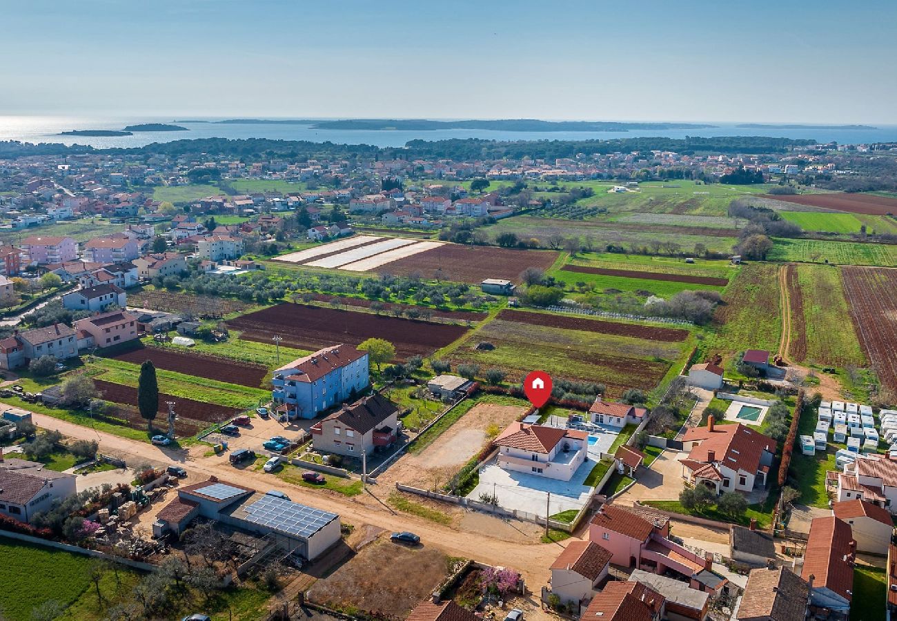 Villa in Valbandon - Villa Berg II - Pool, Spielzimmer, Trampolin