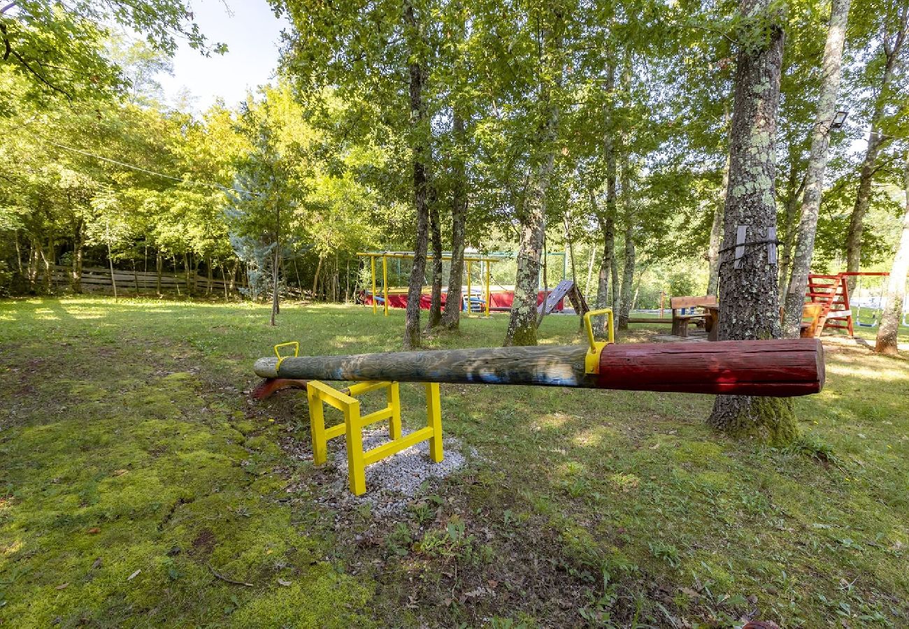 Villa in Kraj Drage - Rotes Haus – friedliche Oase in der Natur