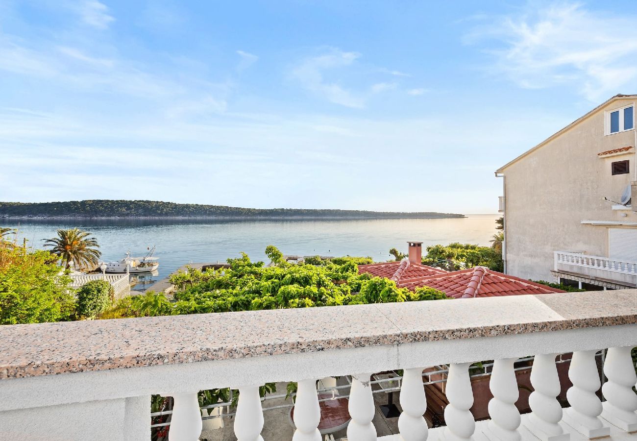 Ferienwohnung in Rab - Meerblick und Bootsliegeplatz - Jurica (Ana)