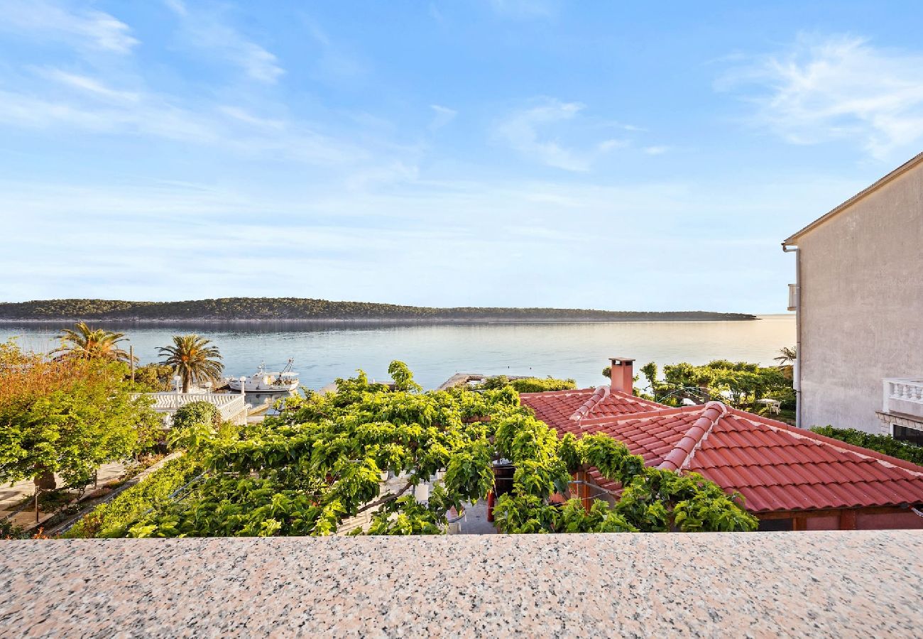 Ferienwohnung in Rab - Meerblick und Bootsliegeplatz - Jurica (Ana)