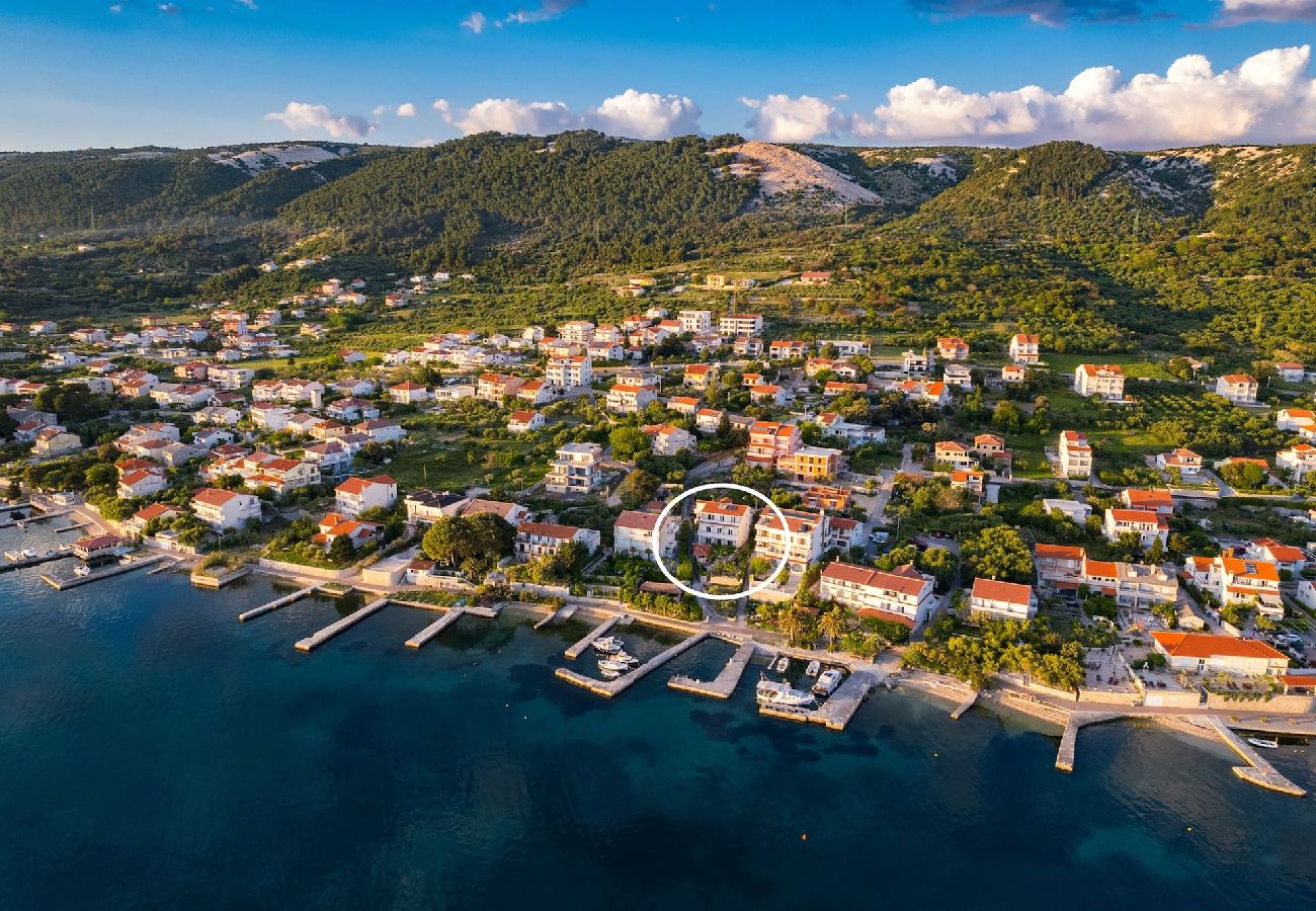 Ferienwohnung in Rab - Meerblick und Bootsliegeplatz - Jurica (Ana)