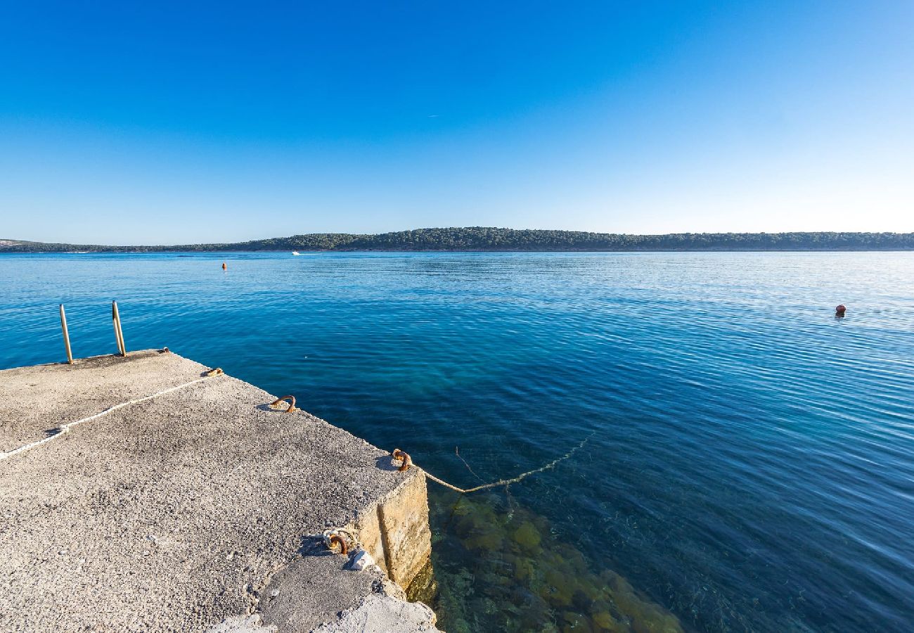 Ferienwohnung in Rab - Meerblick und Bootsliegeplatz - Jurica (Ana)