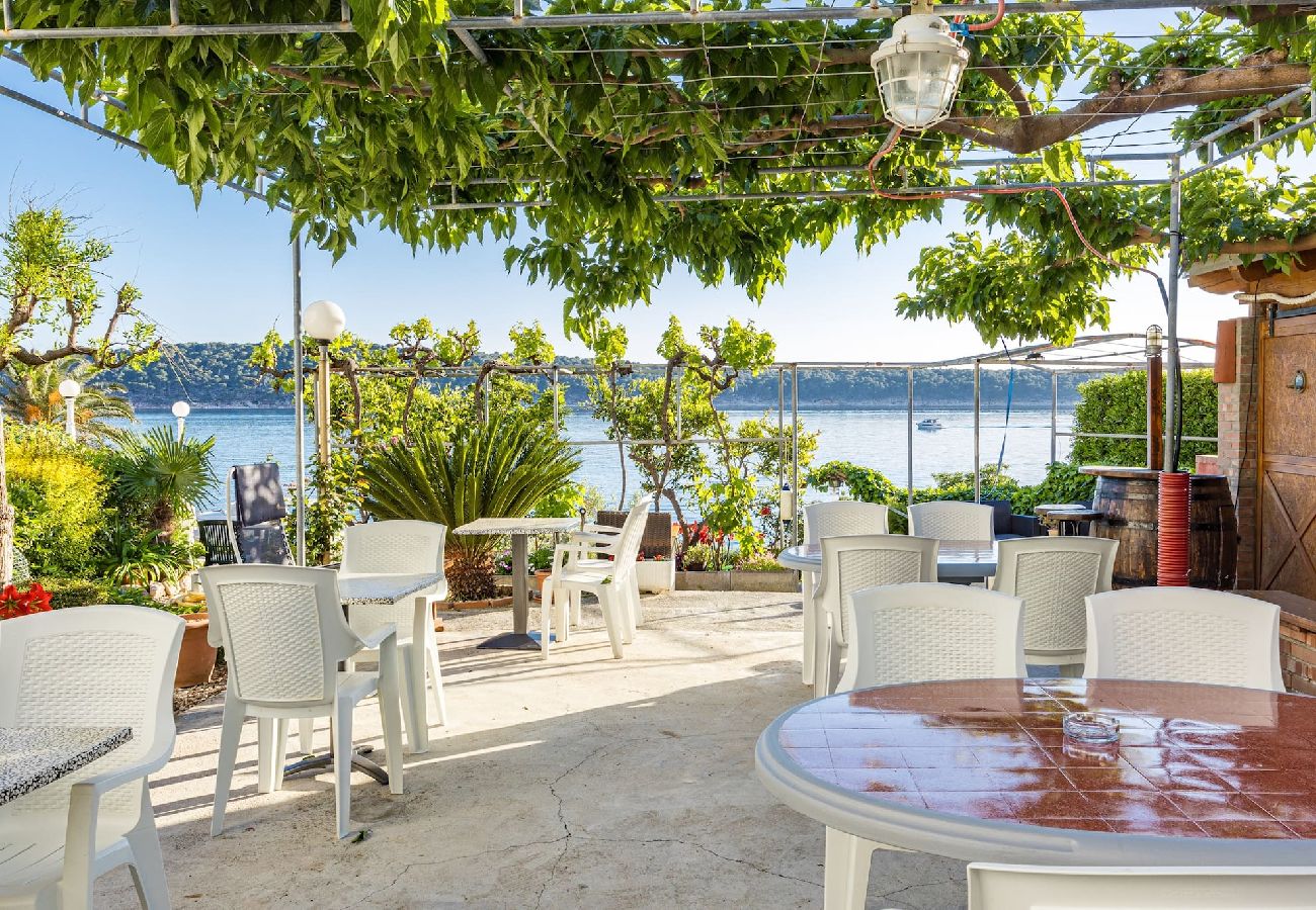 Ferienwohnung in Rab - Meerblick und Bootsliegeplatz - Jurica (Ana)