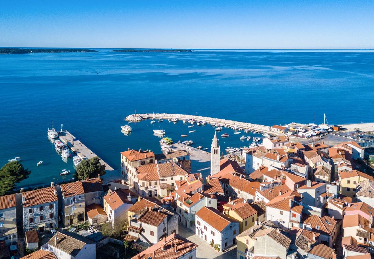 Ferienwohnung in Fažana - Haustierfreundliches Wohnung, Meerblick – Ivana