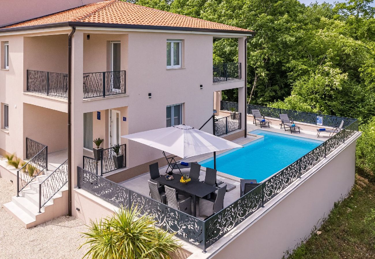 Villa in Brcici - Villa IN mit privatem Pool