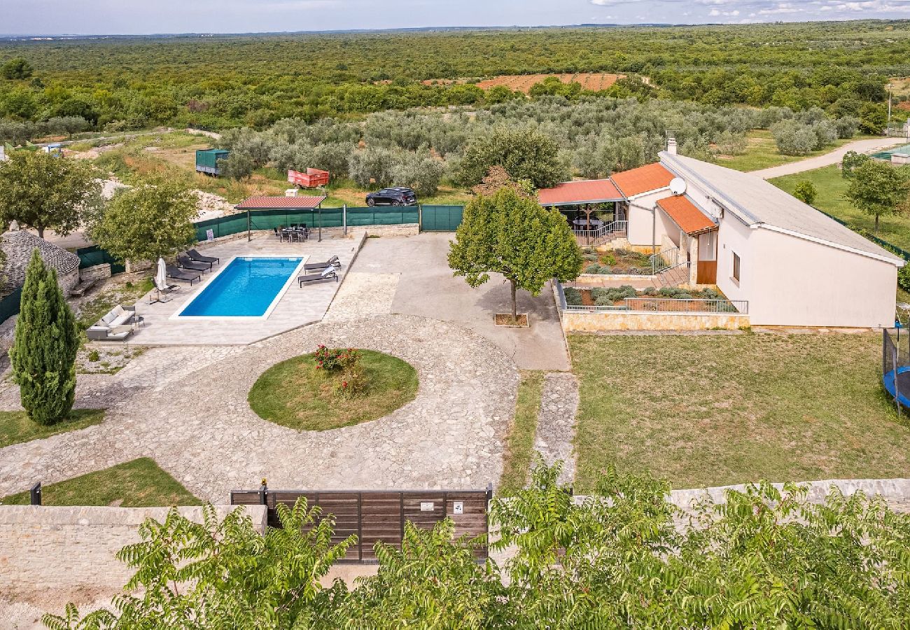 Villa in Vodnjan - Villa San Antonio mit privatem Pool