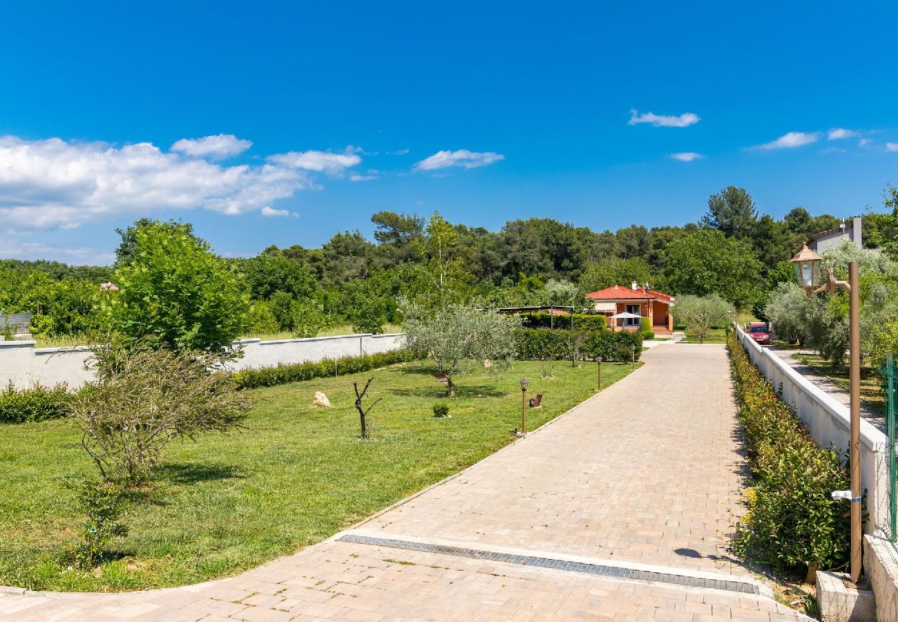 Ferienhaus in Pula - Ferienhaus Dolinka mit privatem Pool