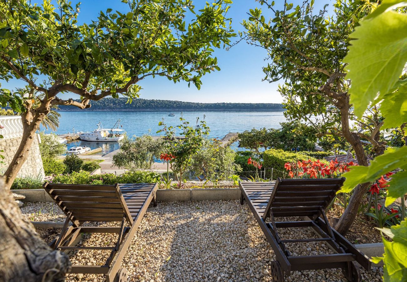 Ferienwohnung in Rab - Meerblick und Bootsliegeplatz - Jurica (Marija)