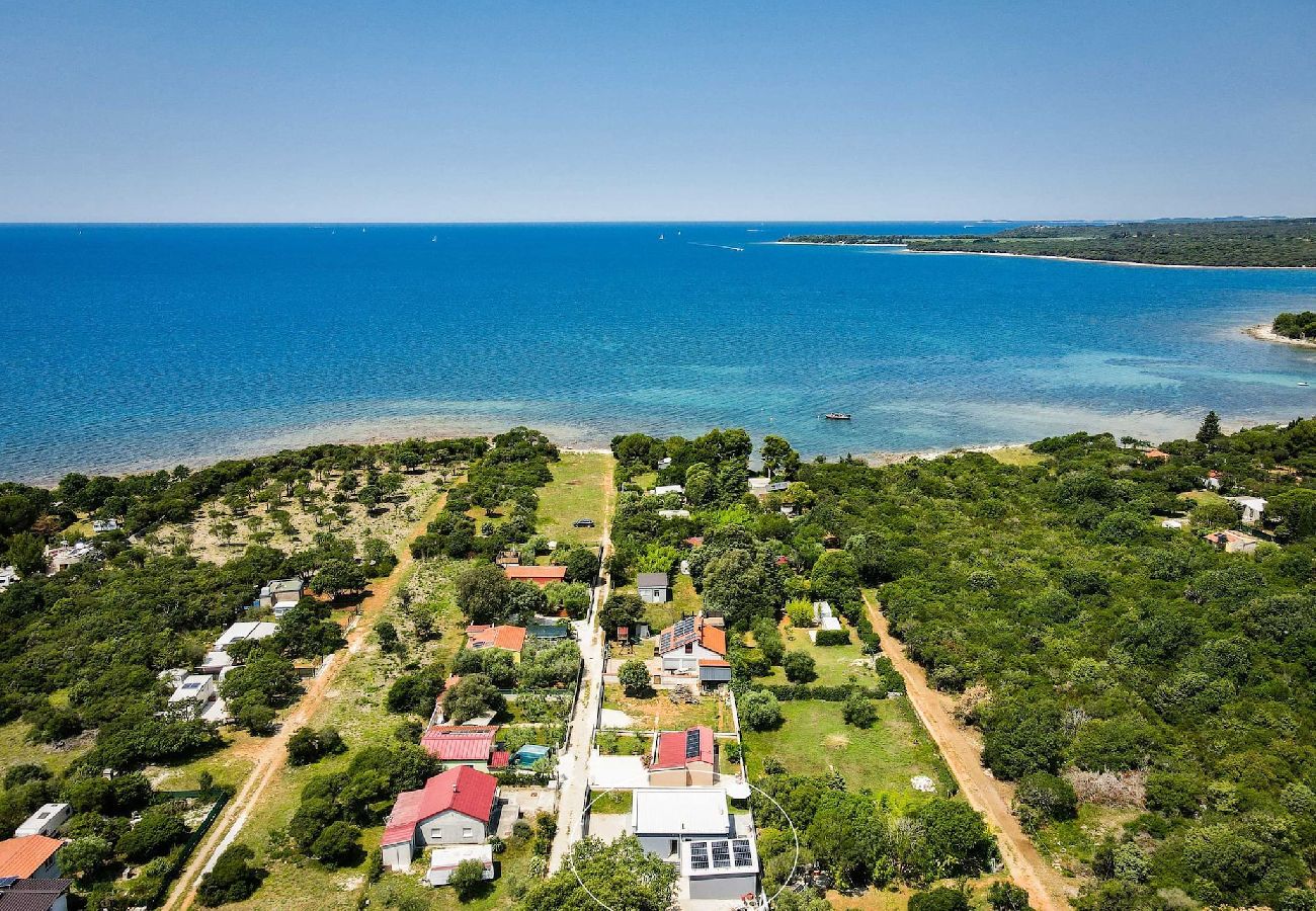 Ferienhaus in Peroj - Eco House Peroj - 100 m vom Strand entfernt