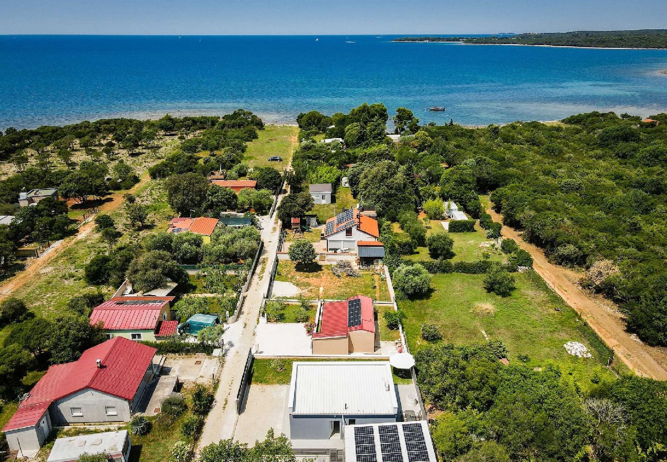 Ferienhaus in Peroj - Eco House Peroj - 100 m vom Strand entfernt