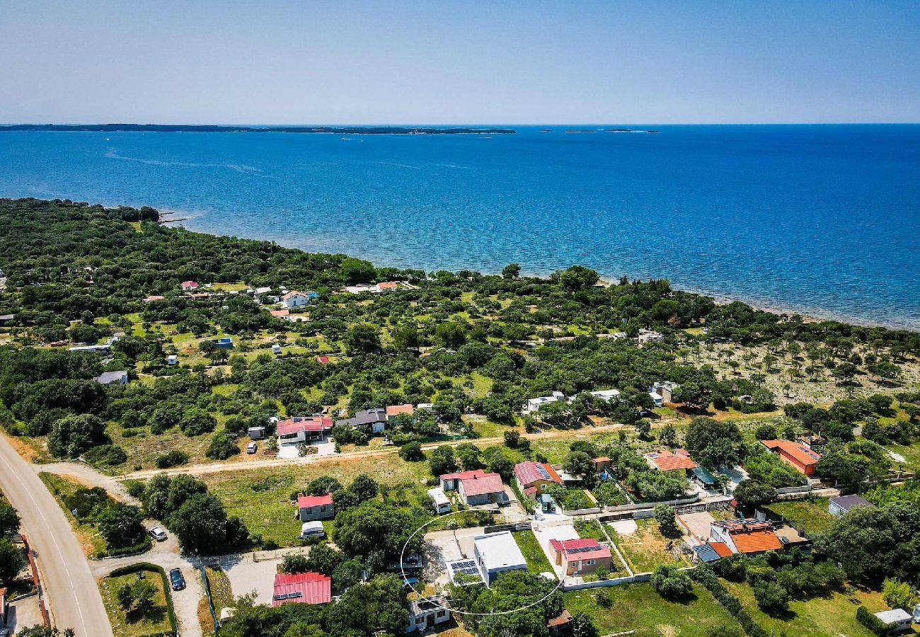 Ferienhaus in Peroj - Eco House Peroj - 100 m vom Strand entfernt