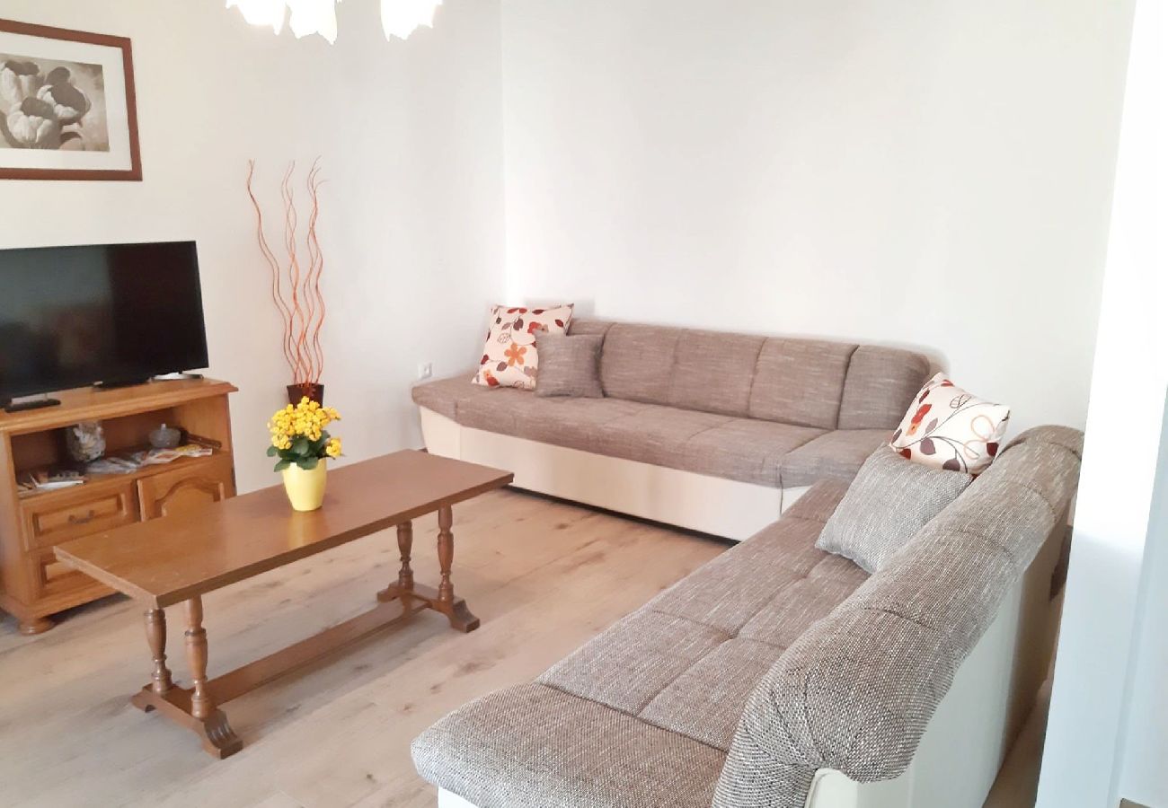 Ferienwohnung in Pula - Apartment Tina mit Terrasse und schönem Garten