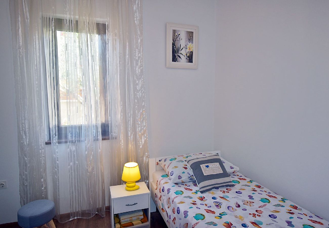 Ferienwohnung in Pula - Apartment Tina mit Terrasse und schönem Garten