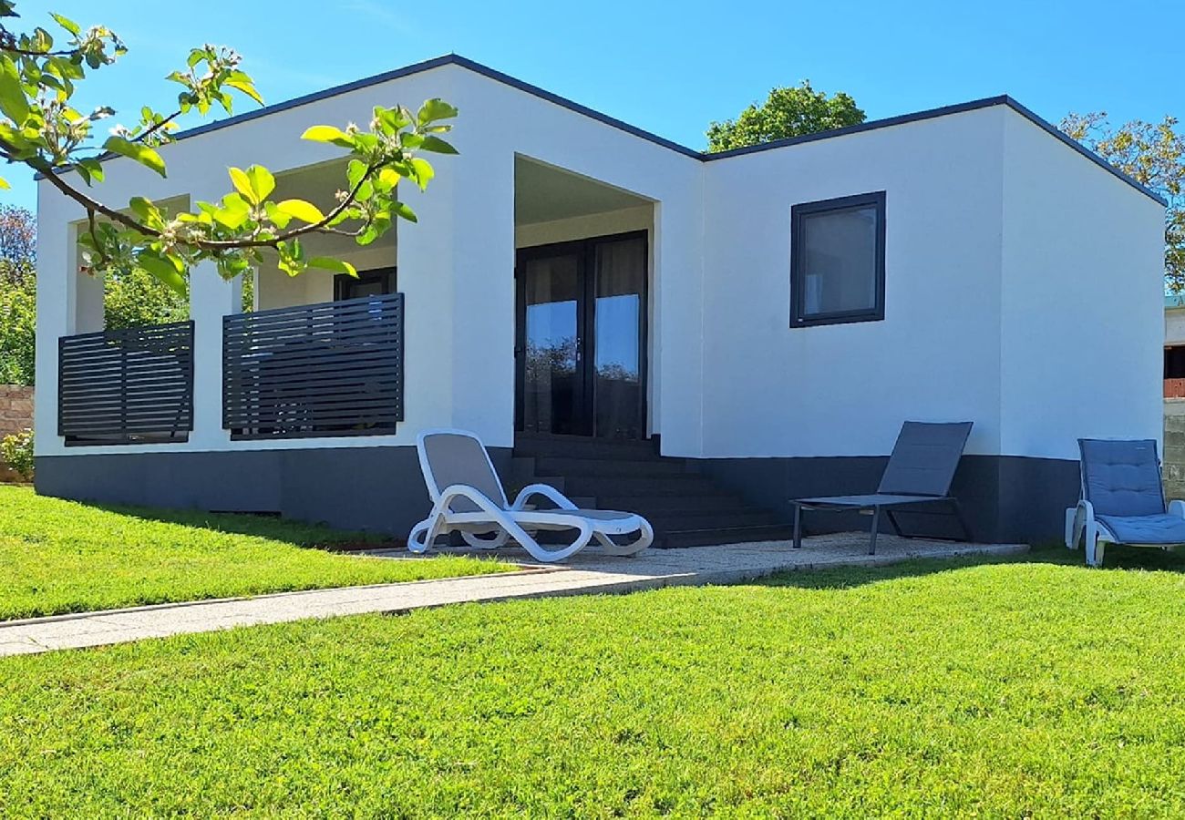 Ferienhaus in Pula - Haus Lucia mit Terrasse und Gartenblick