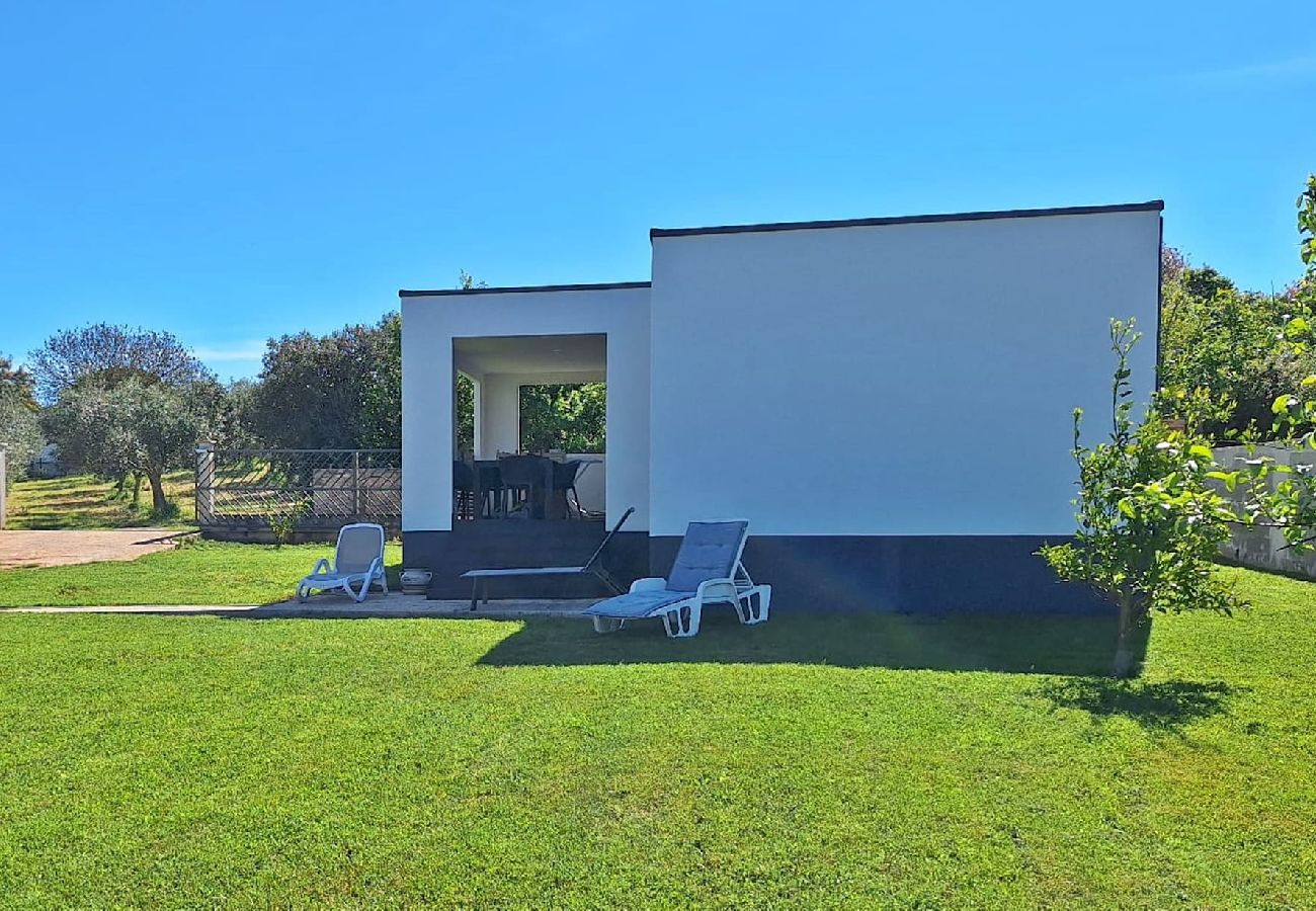 Ferienhaus in Pula - Haus Lucia mit Terrasse und Gartenblick