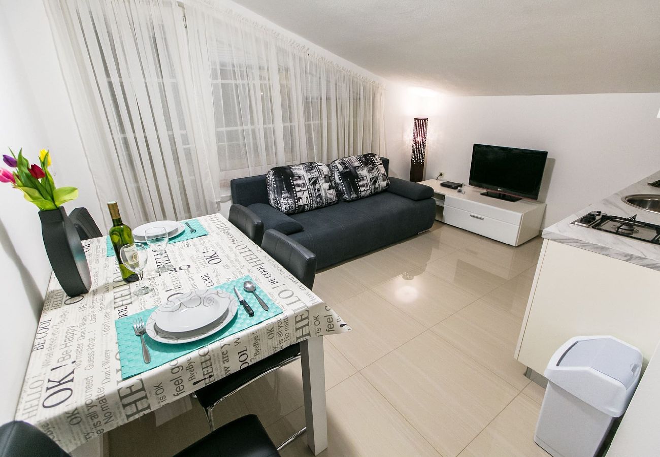 Ferienwohnung in Pula - Luxurious Apartment Elis with Private Pool 