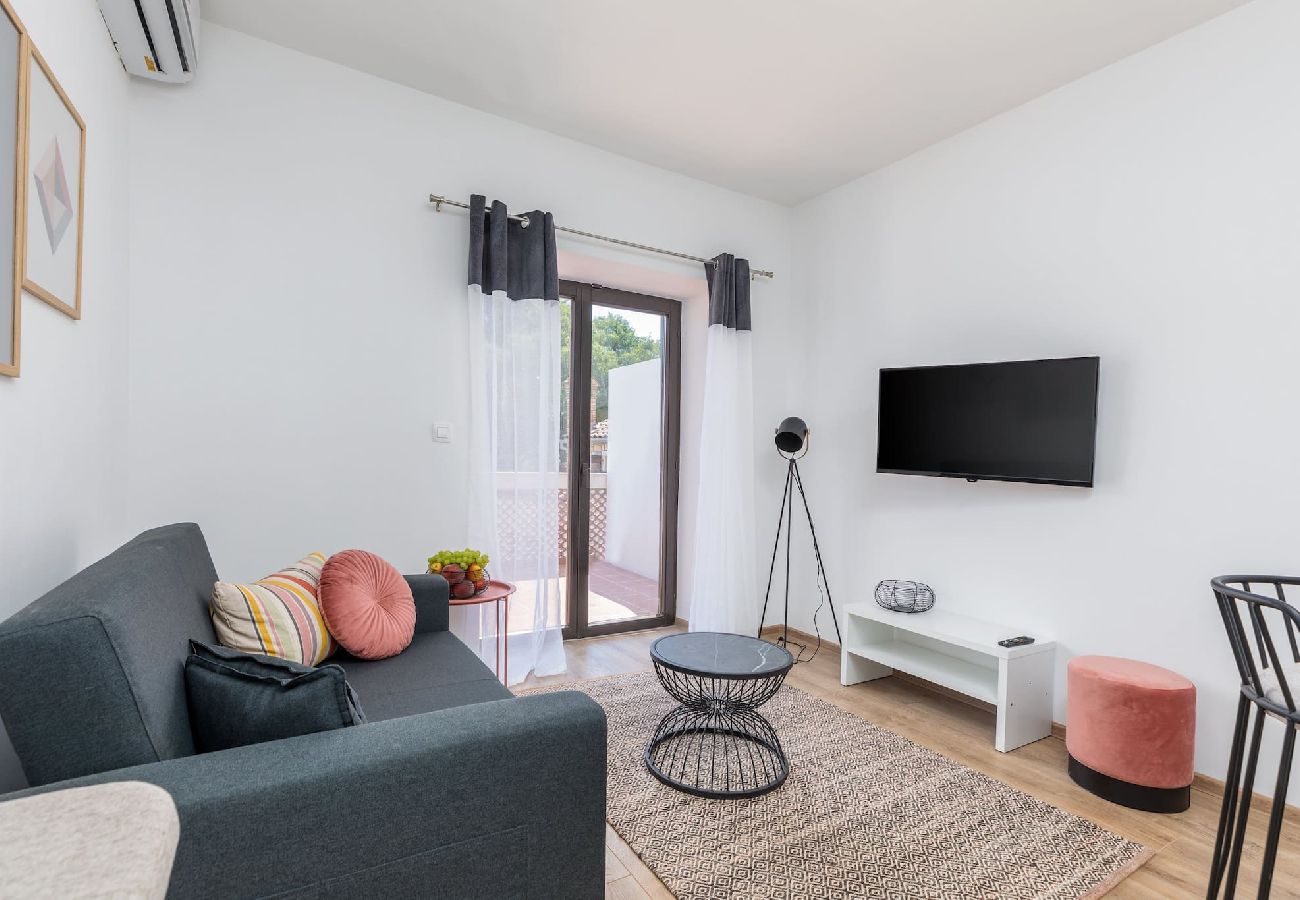 Ferienwohnung in Fažana - Marceta Apartment 2 - Pool und großer Garten