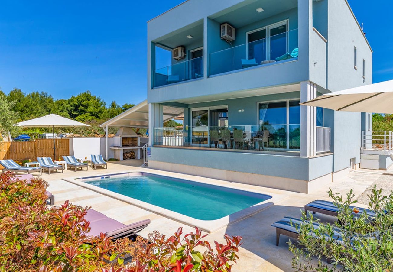 Villa in Fažana - Villa mit Pool und Meerblick in Fazana - Horizont