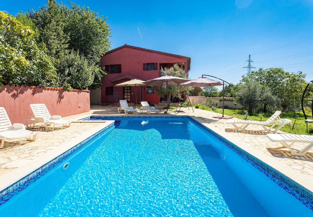 Ferienhaus in Pula - Ferienhaus Pina mit privatem Pool