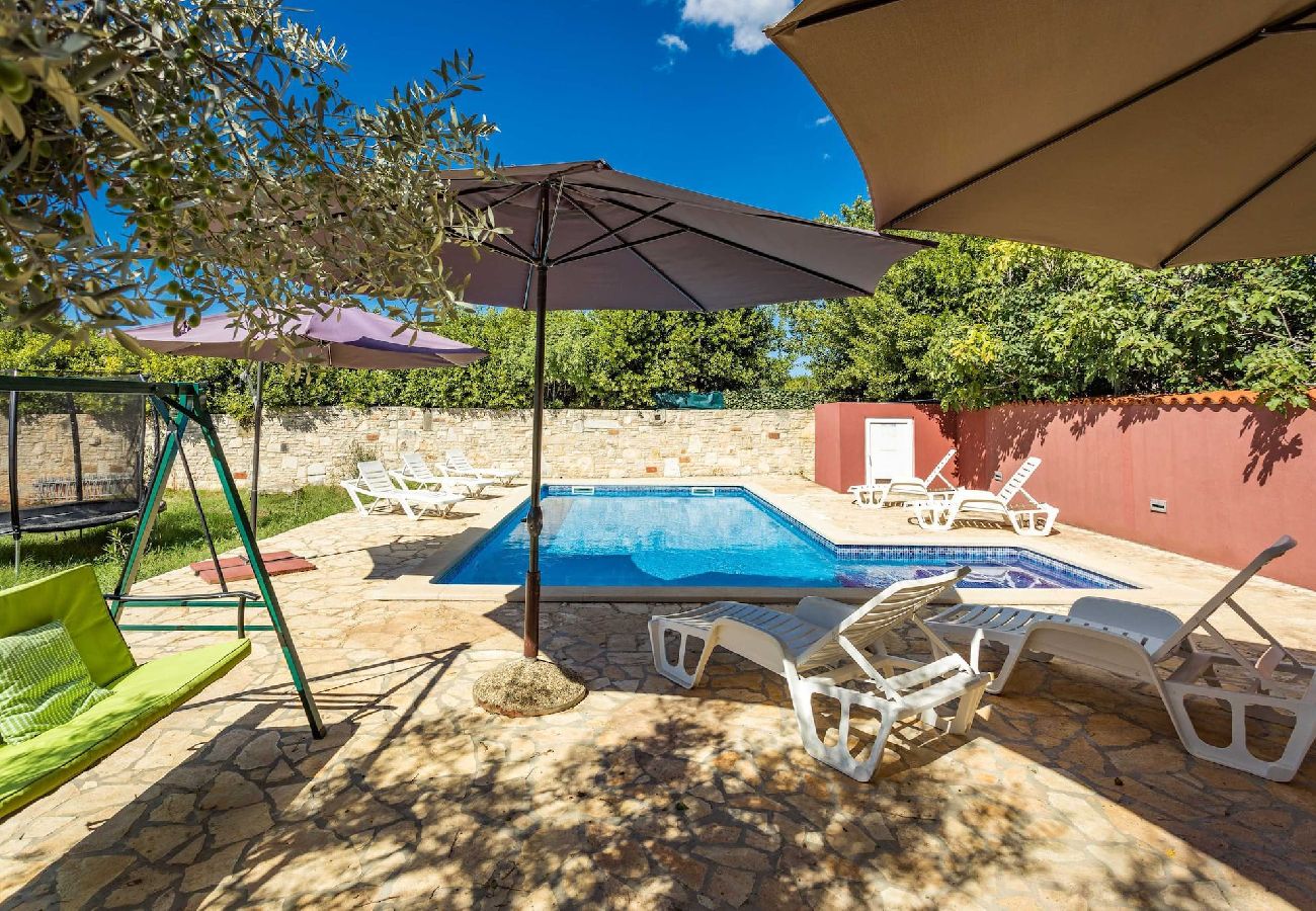 Ferienhaus in Pula - Ferienhaus Pina mit privatem Pool