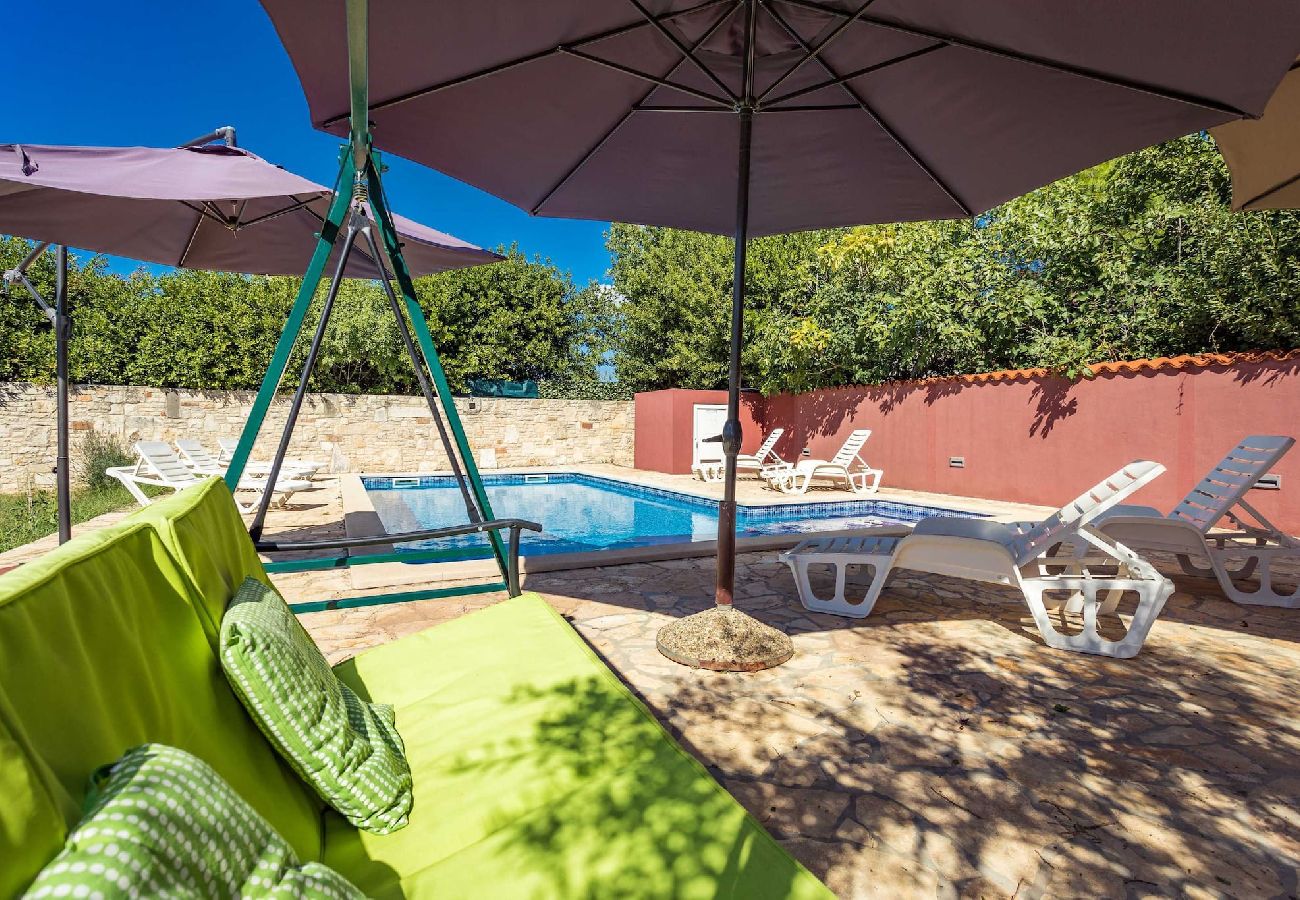 Ferienhaus in Pula - Ferienhaus Pina mit privatem Pool