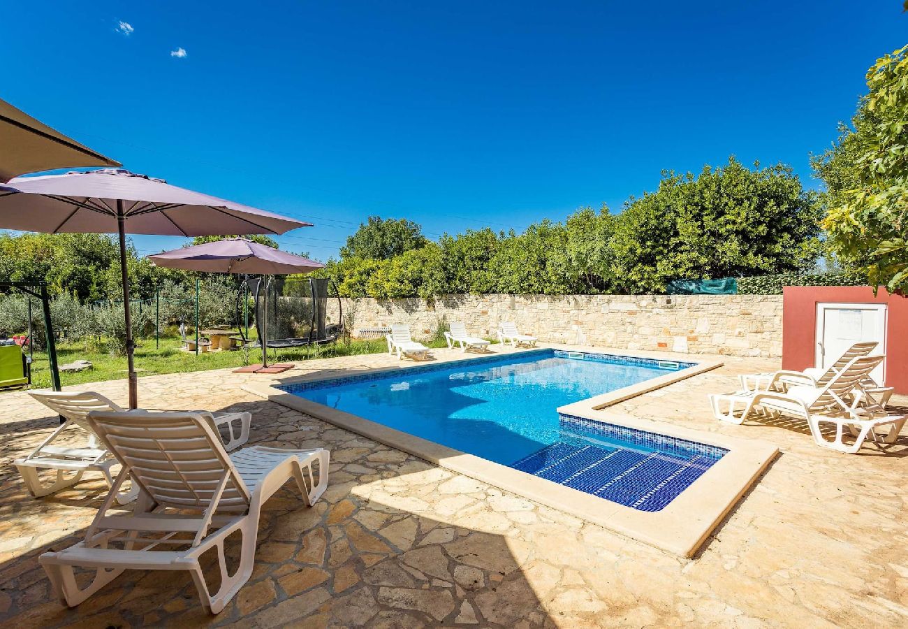 Ferienhaus in Pula - Ferienhaus Pina mit privatem Pool