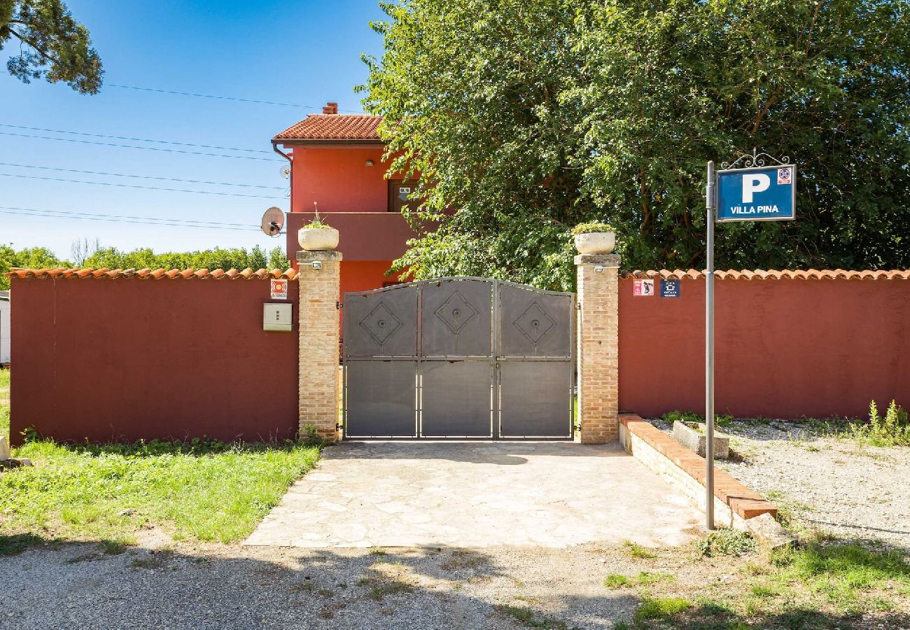 Ferienhaus in Pula - Ferienhaus Pina mit privatem Pool