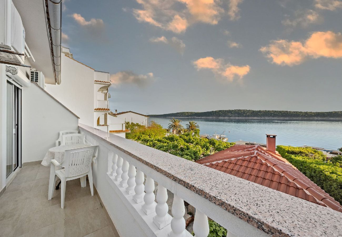 Ferienwohnung in Rab - Meerblick und Bootsliegeplatz - Jurica (Petra)