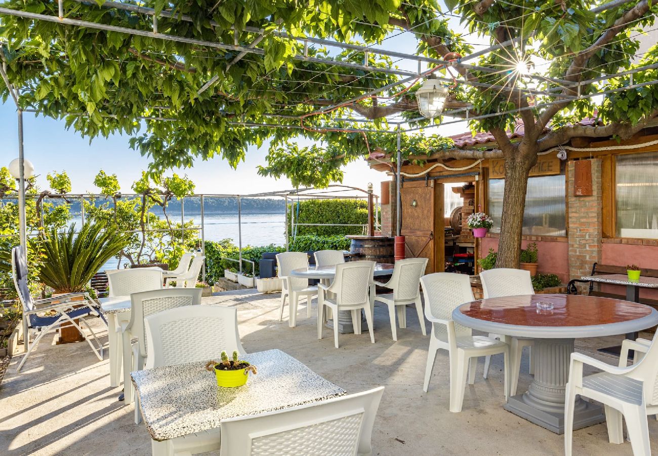 Ferienwohnung in Rab - Meerblick und Bootsliegeplatz - Jurica (Petra)