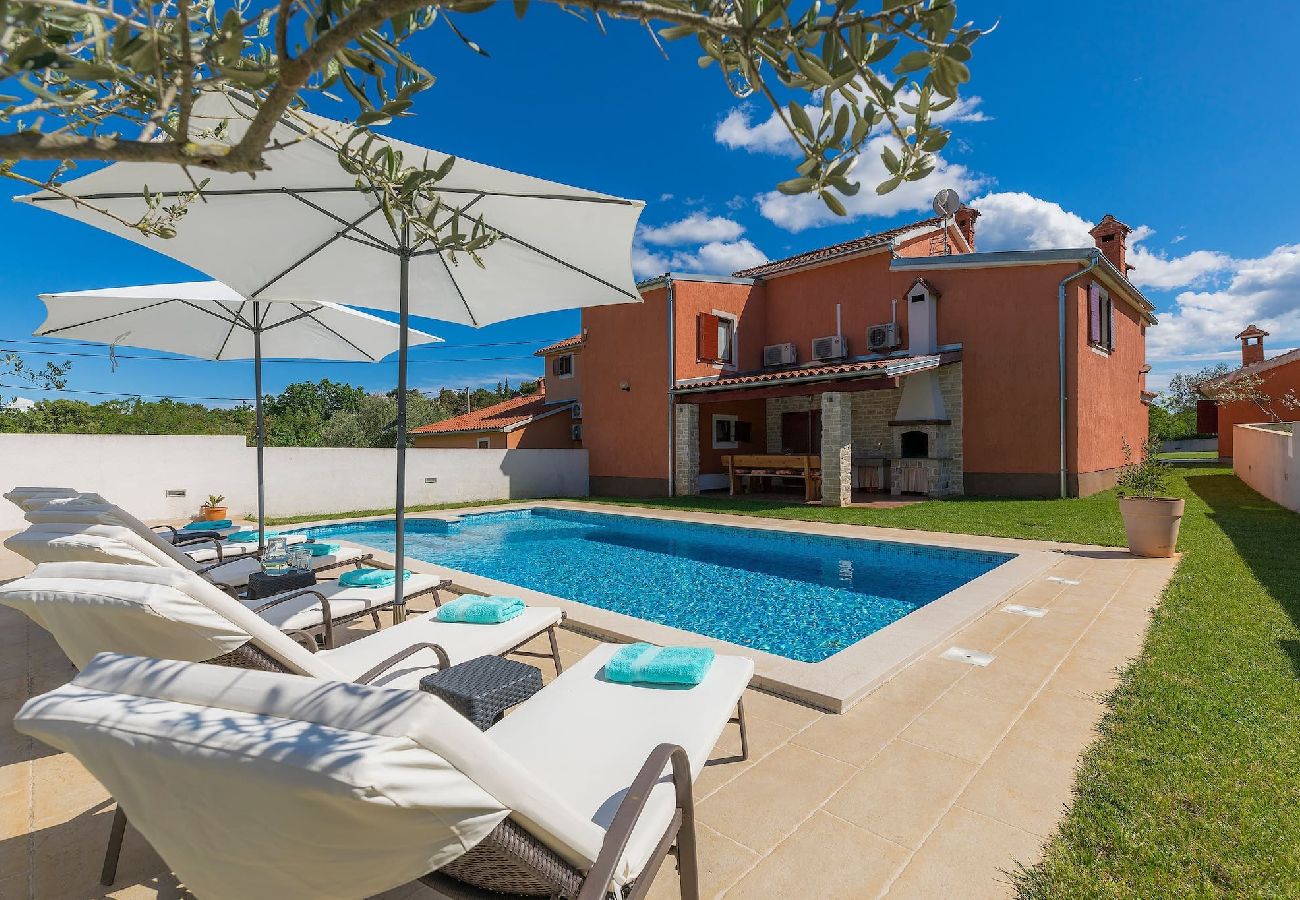 Villa in Rakalj - Wunderschöne Villa Prisedi mit privatem Pool