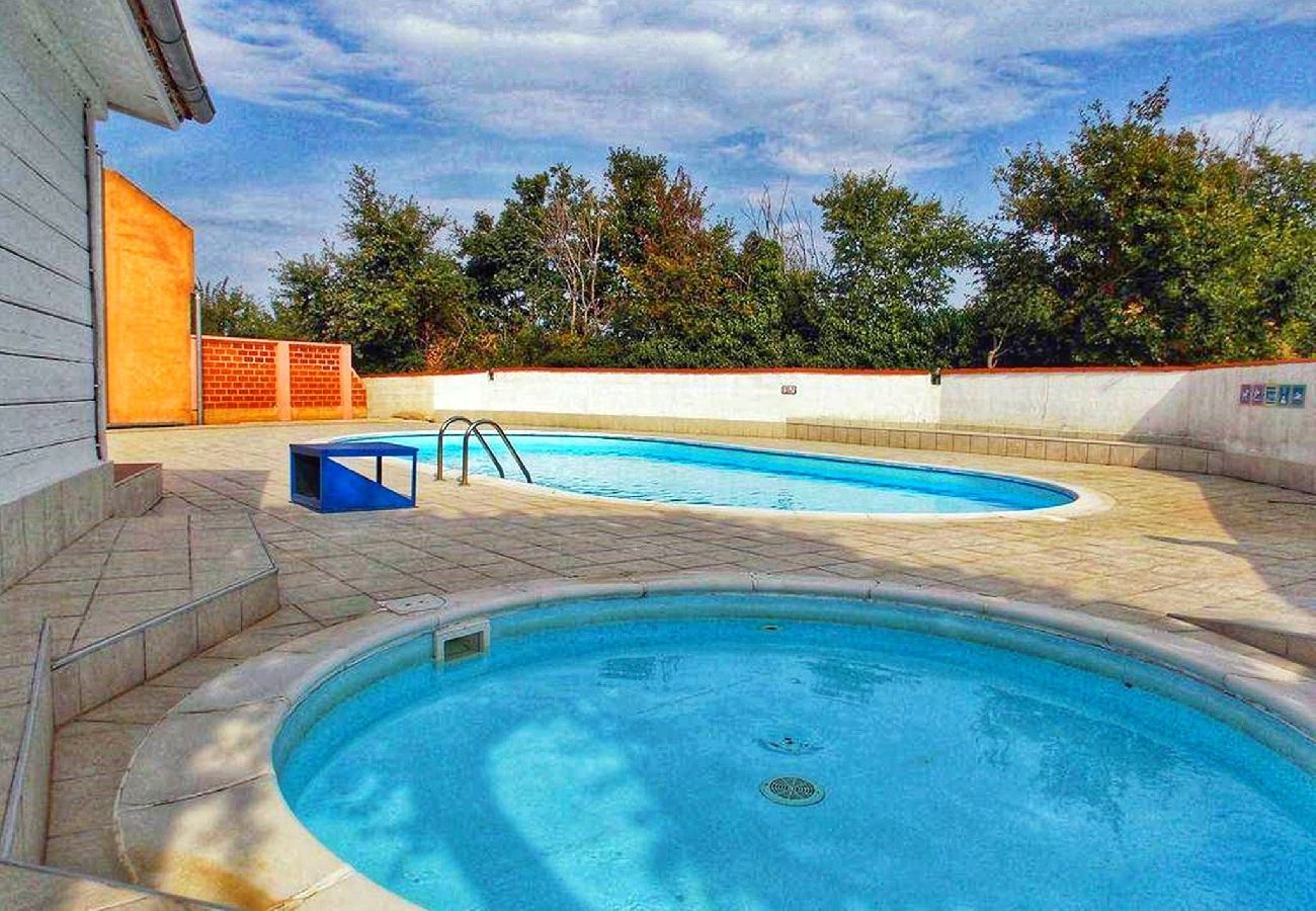 Ferienwohnung in Ližnjan - Charmantes Pool-Apartment Liznjan - Buneta