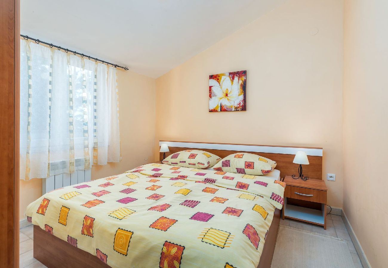 Ferienwohnung in Ližnjan - Charmantes Pool-Apartment Liznjan - Buneta