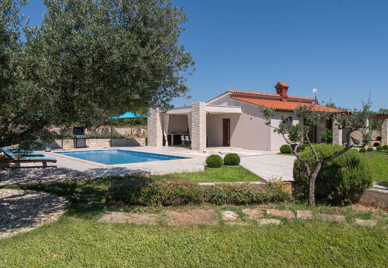 Villa in Mali Vareški - Villa Silentio mit Whirlpool und Pool (4+2)