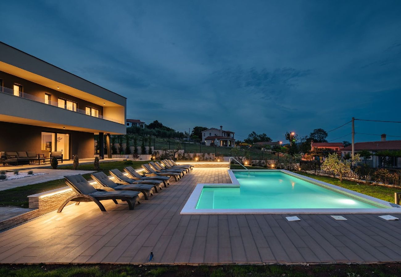 Villa in Sveti Bartul - Villa de la Vie mit beheiztem Pool