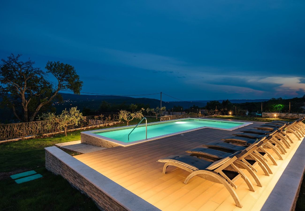 Villa in Sveti Bartul - Villa de la Vie mit beheiztem Pool