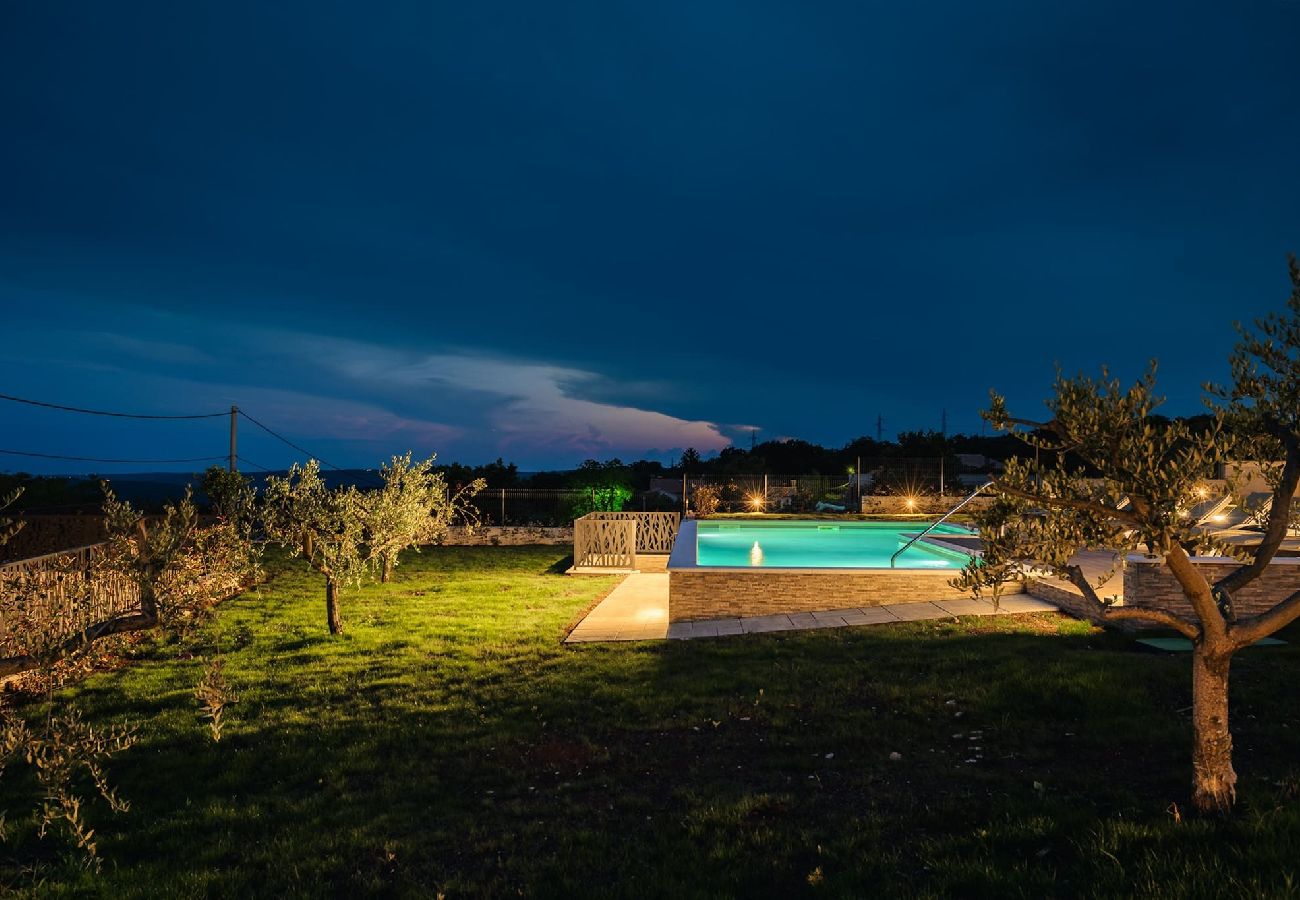 Villa in Sveti Bartul - Villa de la Vie mit beheiztem Pool