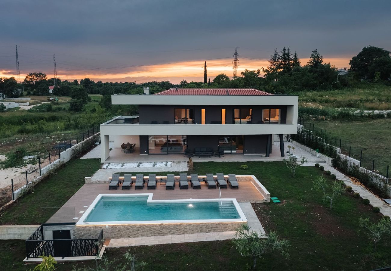 Villa in Sveti Bartul - Villa de la Vie mit beheiztem Pool