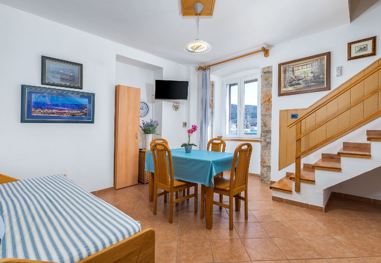 Ferienwohnung in Cres - Glückliches Inselleben - Lungomare Trieste