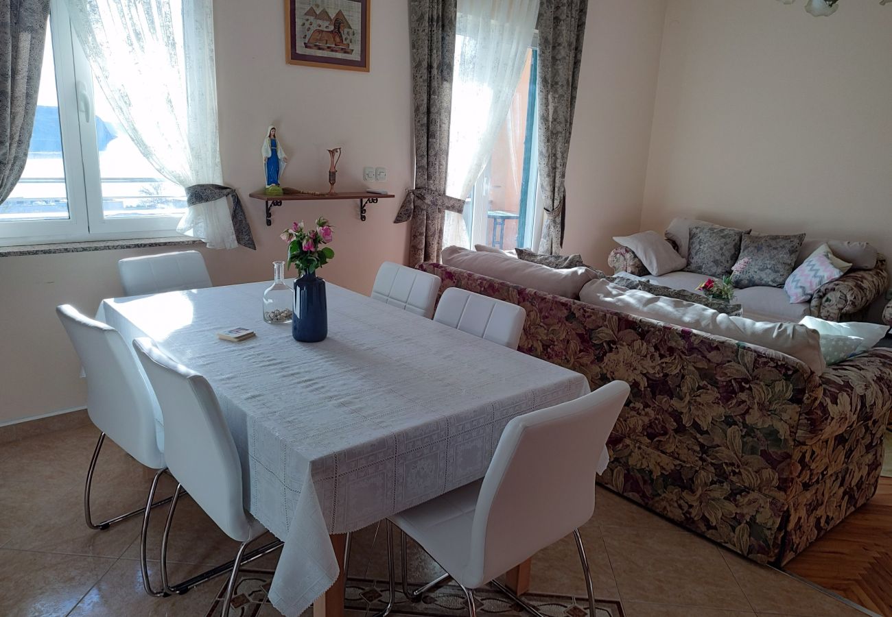 Ferienwohnung in Ražanac - Apartment Lemi - three bedroom apartment with a sea view