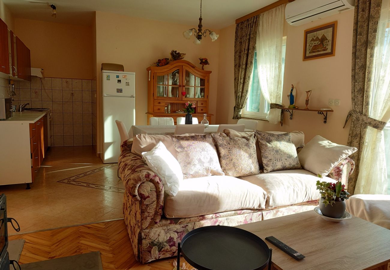 Ferienwohnung in Ražanac - Apartment Lemi - three bedroom apartment with a sea view