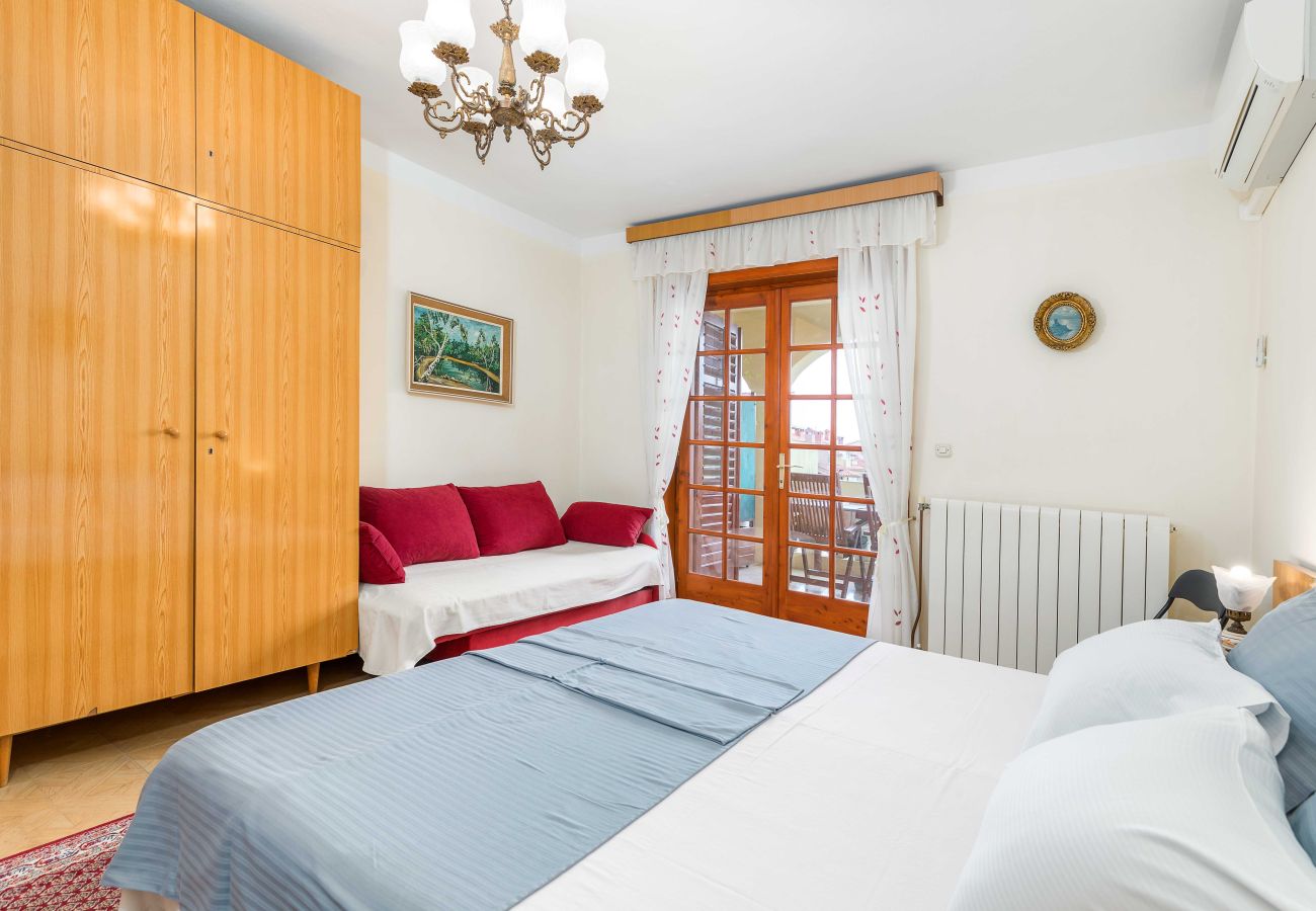 Ferienwohnung in Fažana - Villa Nada mit Meerblick - Wohnung A1