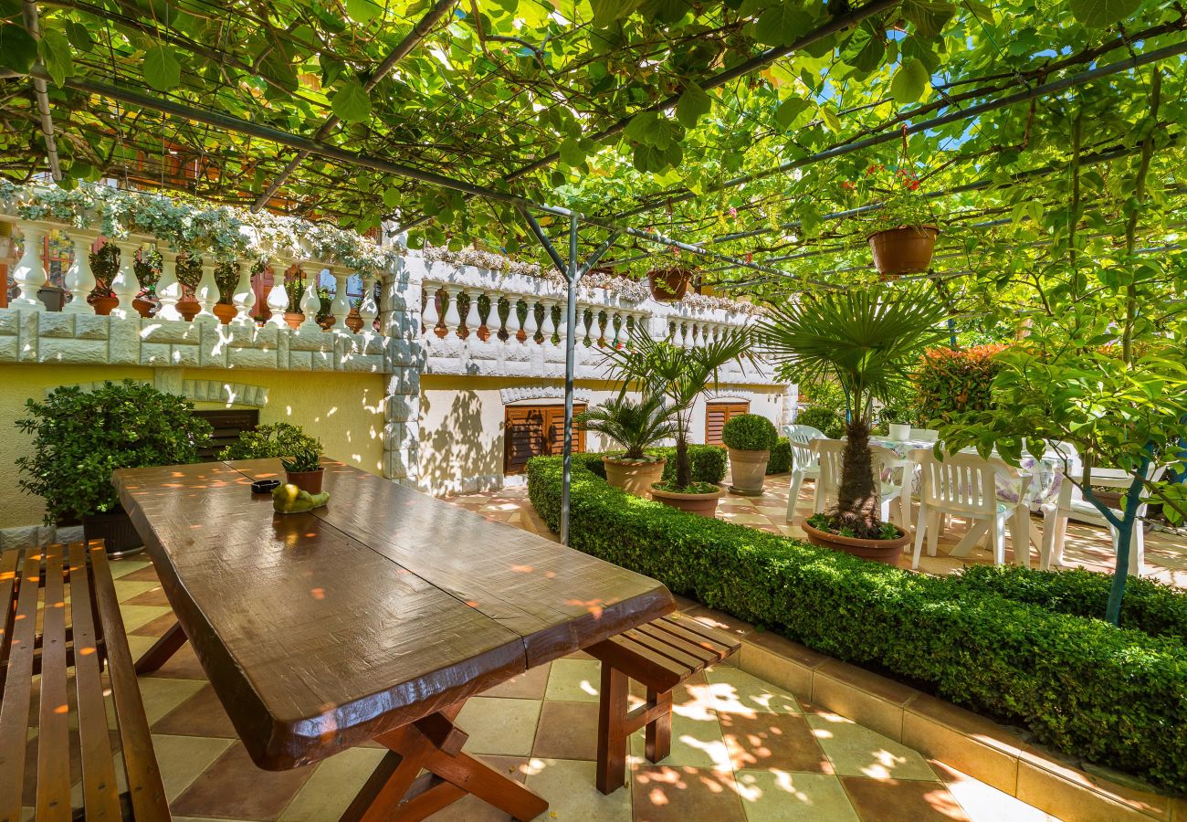 Ferienwohnung in Fažana - Villa Nada mit Meerblick - Wohnung A1